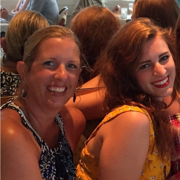 Meet your Posher, Danielle - Picture 1 of 8